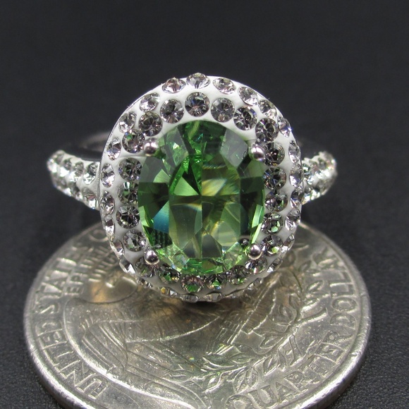 Jewelry - Vintage Size 7 Sterling Green CZ Diamond Ring
